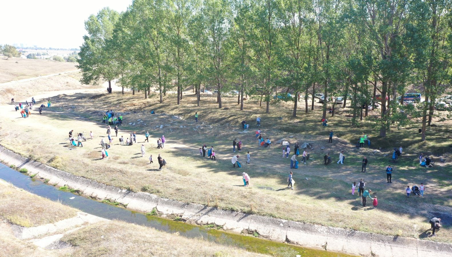bugun dunya temizlik gunu boluda onlarca gonullu cop topladi FrqRrvA3