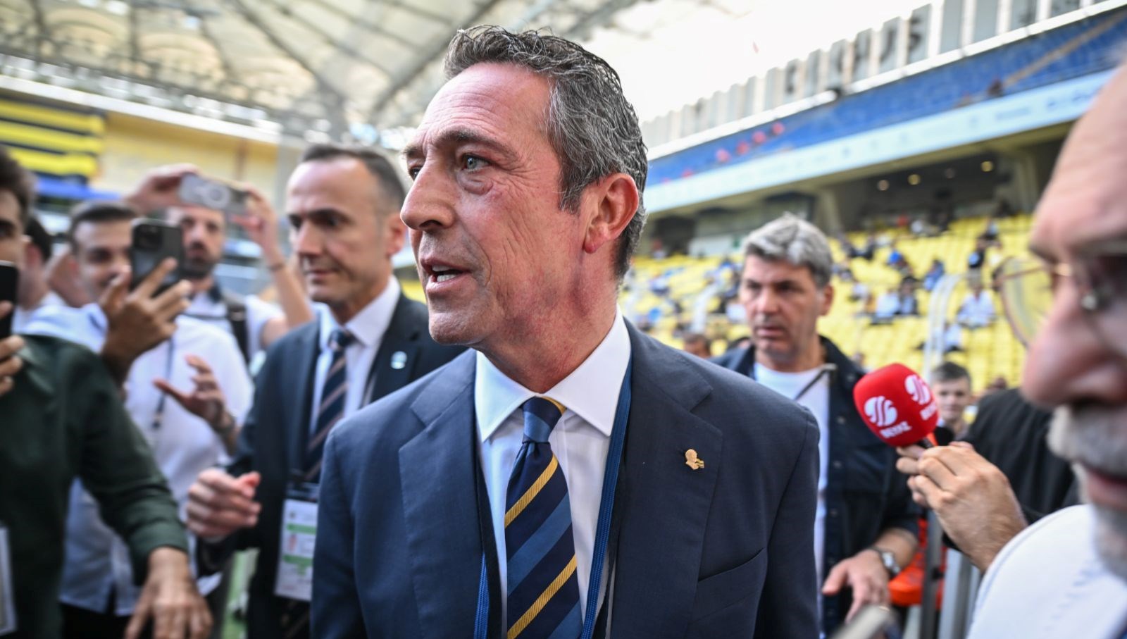 fenerbahcede baskan ali koc ve yonetimi ibra edildi TMBgk9PD