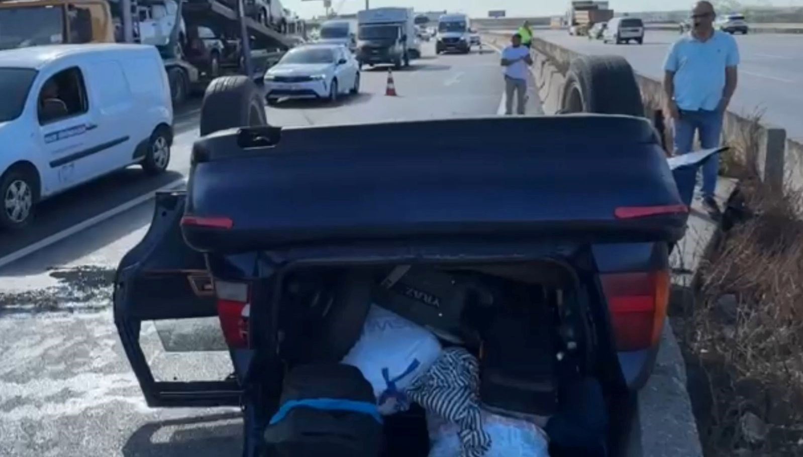 oto cekiciyle carpisan otomobil devrildi 3 kisi yaralandi as8cBKHS