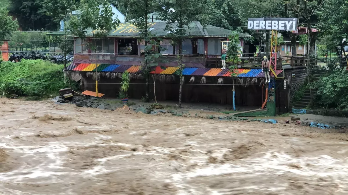 rizede sel 15 kisi kurtarildi fzrGI5qx