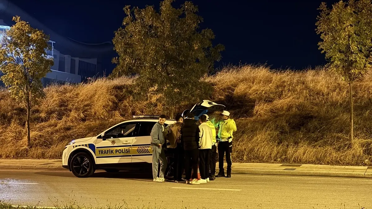 edirnede asayis ve trafik denetimi kavga sonrasi yaralilar hastaneye kaldirildi MtSK6kFG