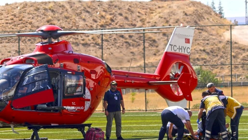 hava ambulansi tarlada calisirken yaralanan vatandas icin havalandi 1MLGpbcO