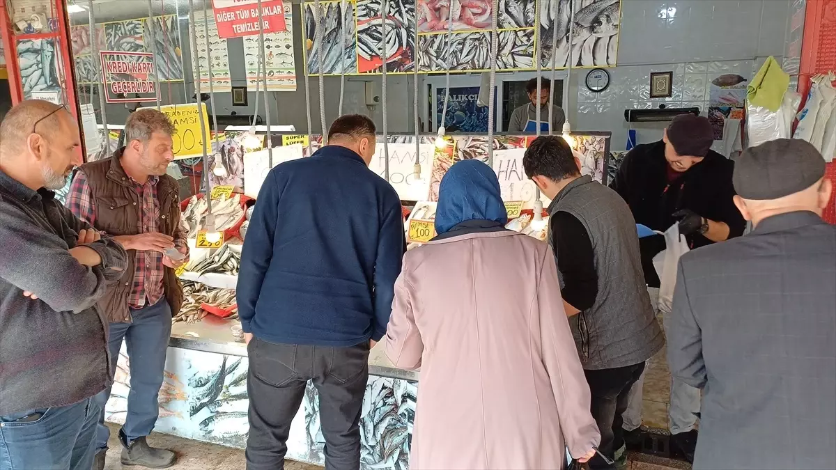 karabukte hamsi fiyati 100 lira tqrqudv3.jpg