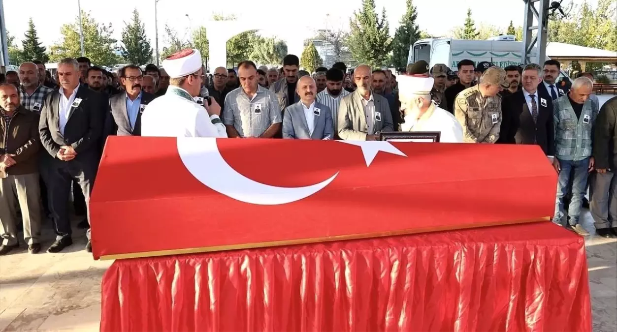 uzman cavus serkan korkmaz son yolculuguna ugurlandi iukZWKYL.jpg