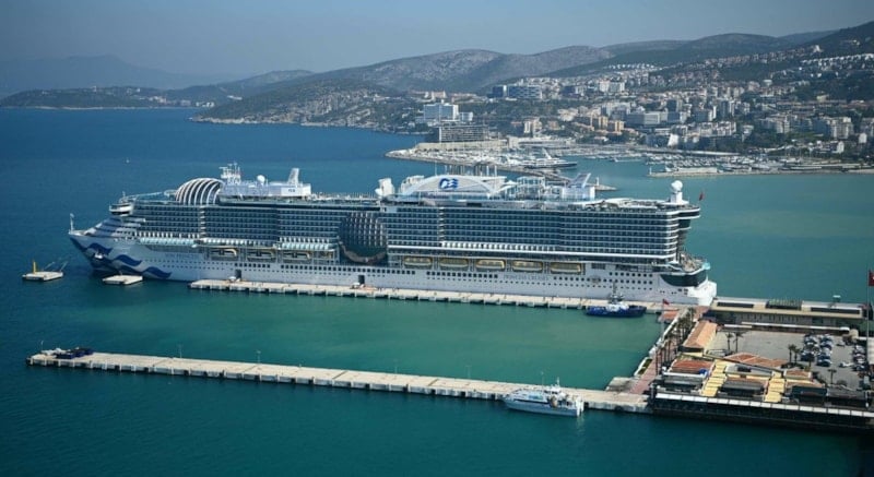 Kuşadası’na Dev Kruvaziyer Gemisiyle Gelen 4 Bin Turist Coşkusu